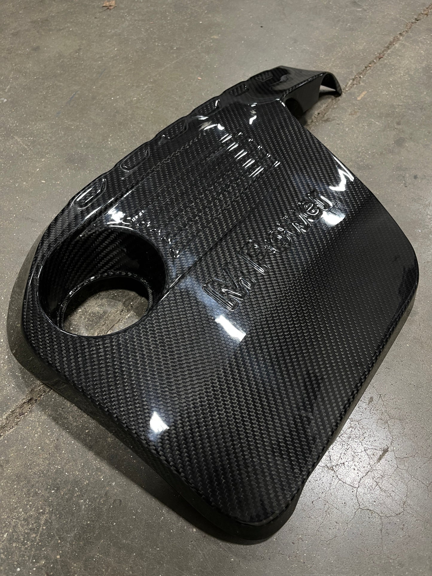 Dry Carbon Fiber Engine Cover (BMW F80 M3 / F82/F83 M4)