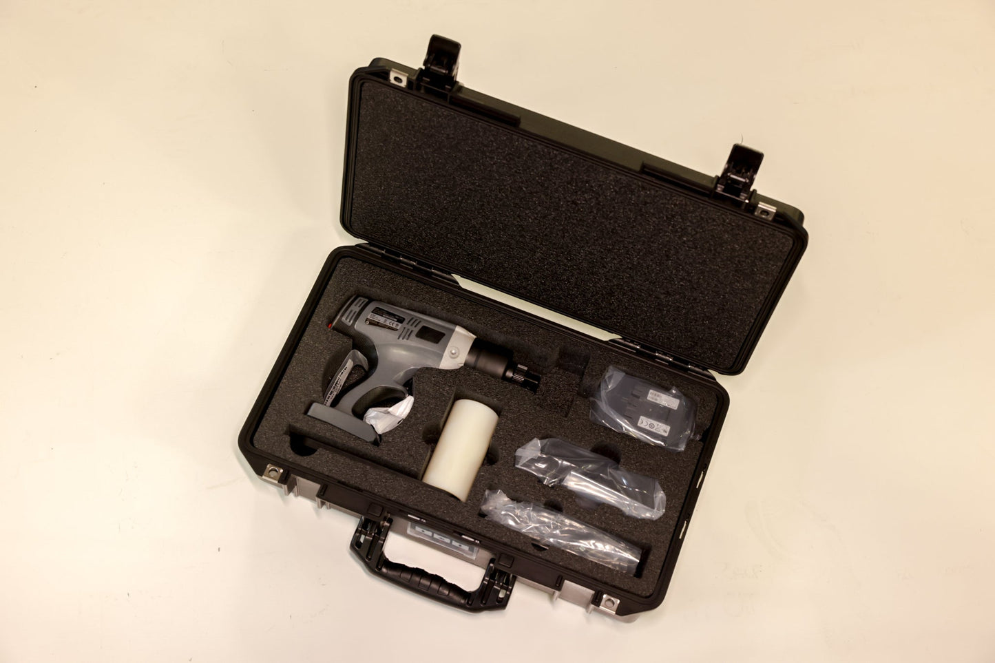 Hytorc LION Gun - Center Lock Removal and Torque System