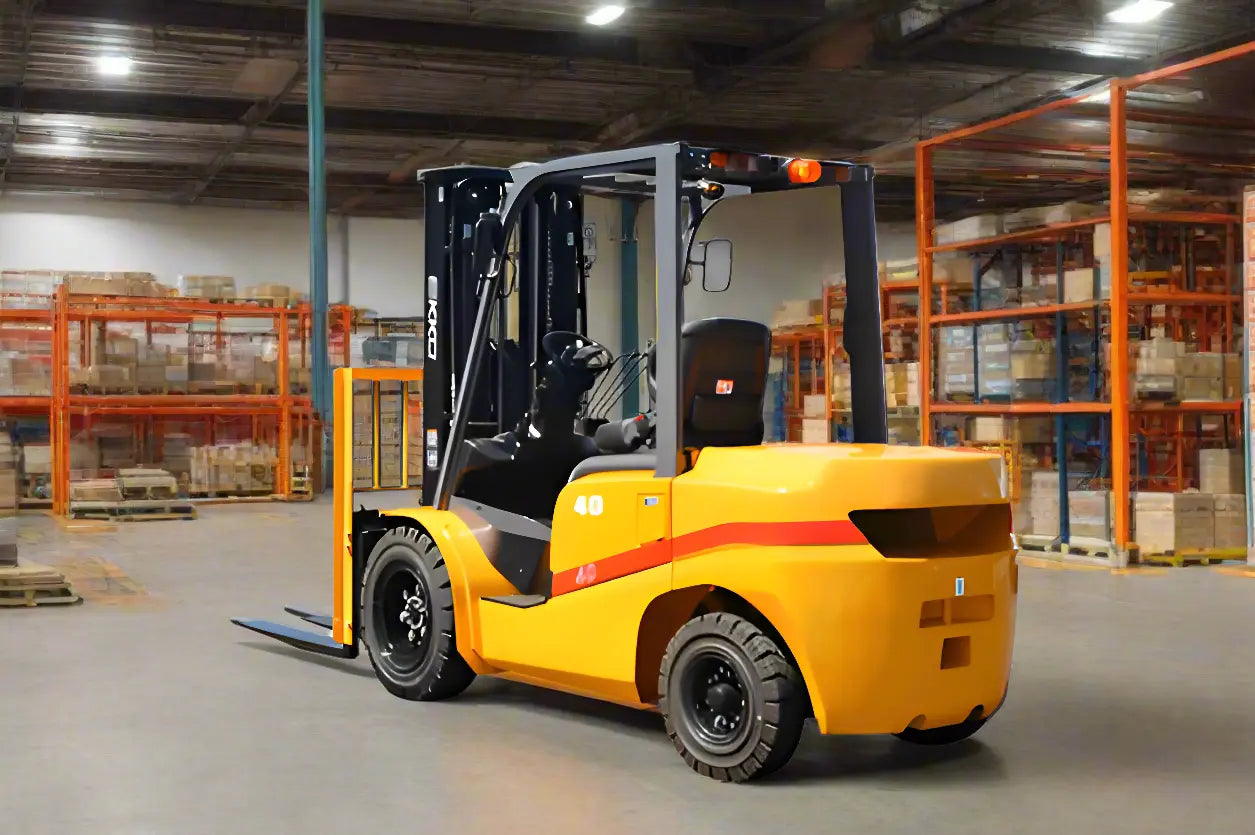 EKKO EK30D | Forklift with solid pneumatic tires | 6000 lbs.