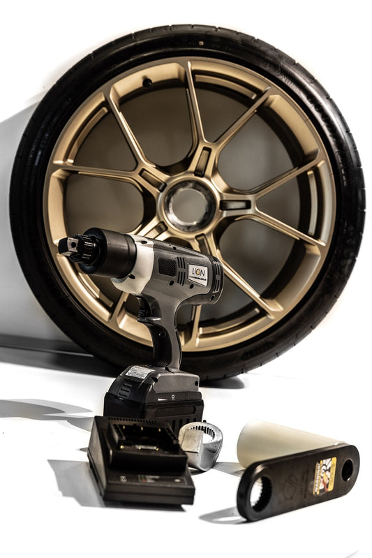 Hytorc LION Gun - Center Lock Removal and Torque System