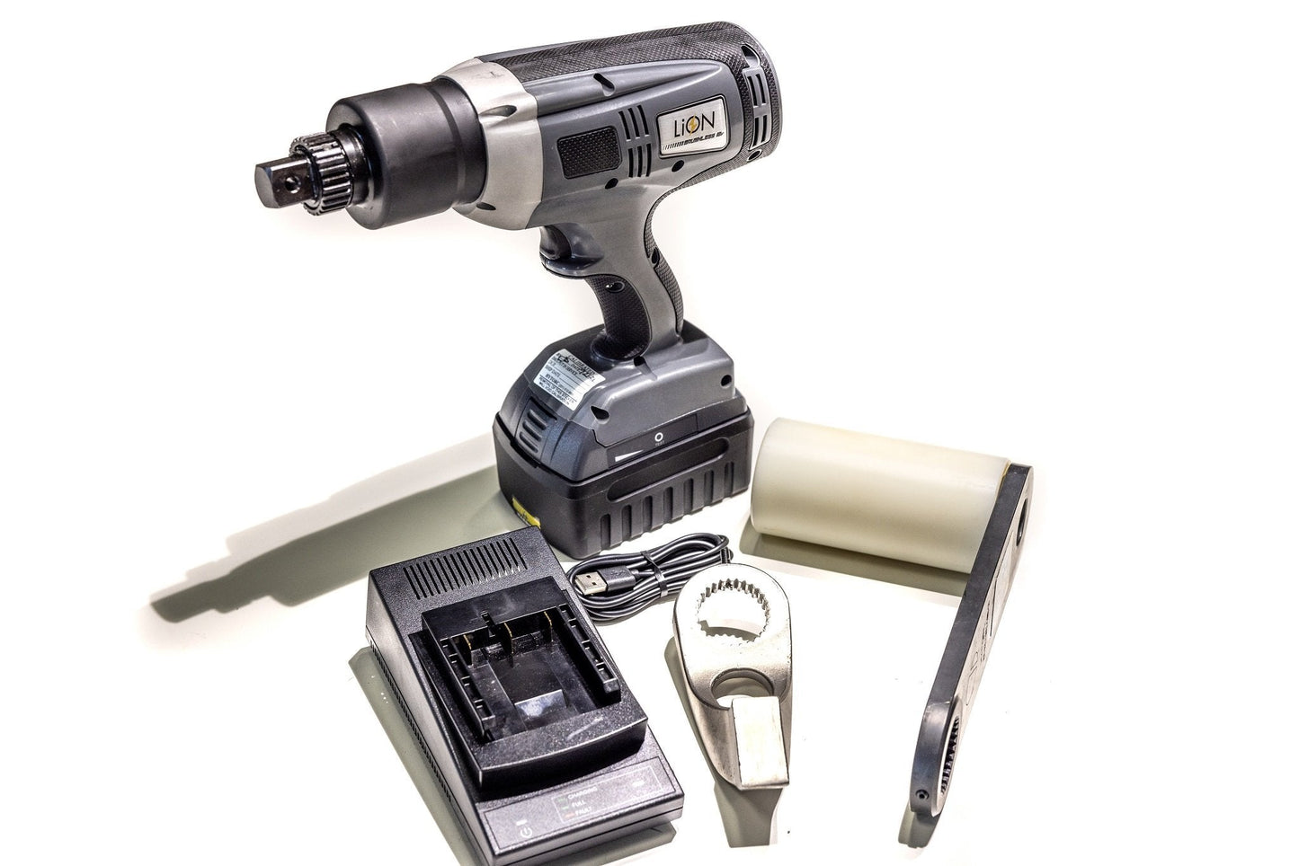 Hytorc LION Gun - Center Lock Removal and Torque System